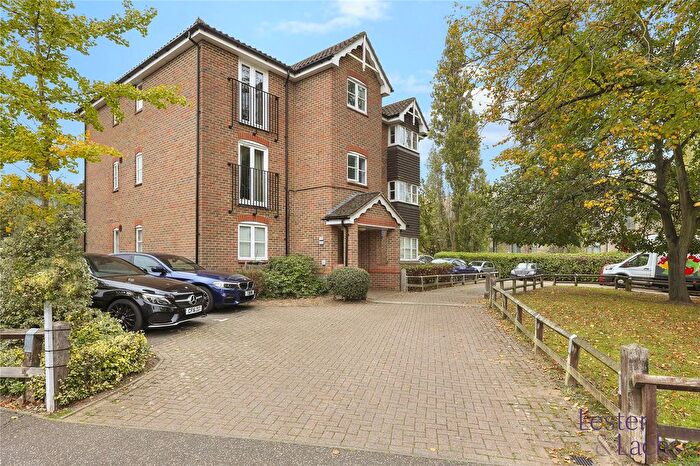 1 Bedroom Flat To Rent In School House Gardens, Loughton, IG10