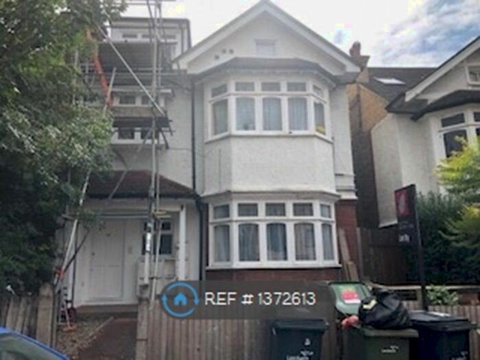 2 Bedroom Flat To Rent In Deepdene Road, London, SE5