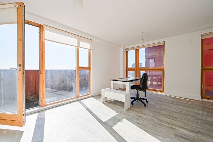 2 Bedroom Flat For Sale In Phoenix Heights West, Canary Wharf, London, E14