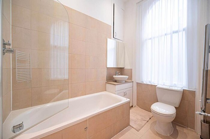 1 Bedroom Flat For Sale In Willoughby Road, Hampstead, London, NW3