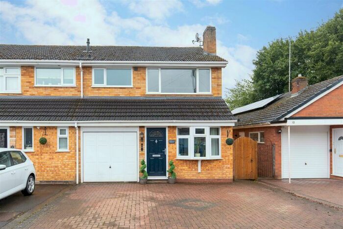 3 Bedroom Semi-Detached House To Rent In Ettington Close, Wellesbourne, CV35