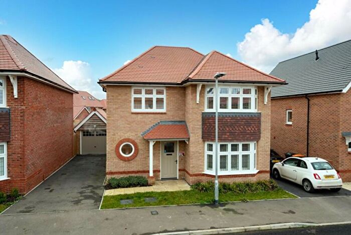 3 Bedroom Detached House For Sale In Magpie Meadows, Caddington, LU1