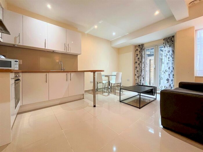 1 Bedroom Flat To Rent In Fursecroft Court, Marylebone, W1H