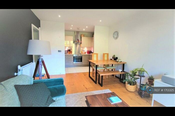 2 Bedroom Flat To Rent In City Mill Apartments, London, E8