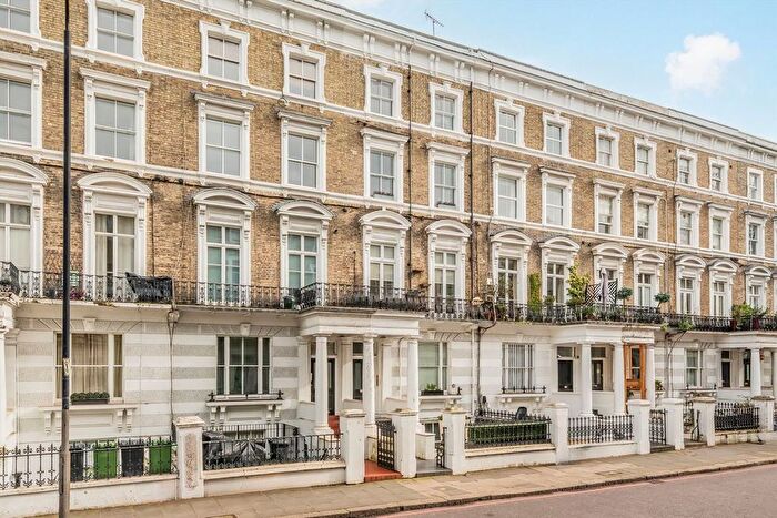 2 Bedroom Flat For Sale In Finborough Road, London, SW10