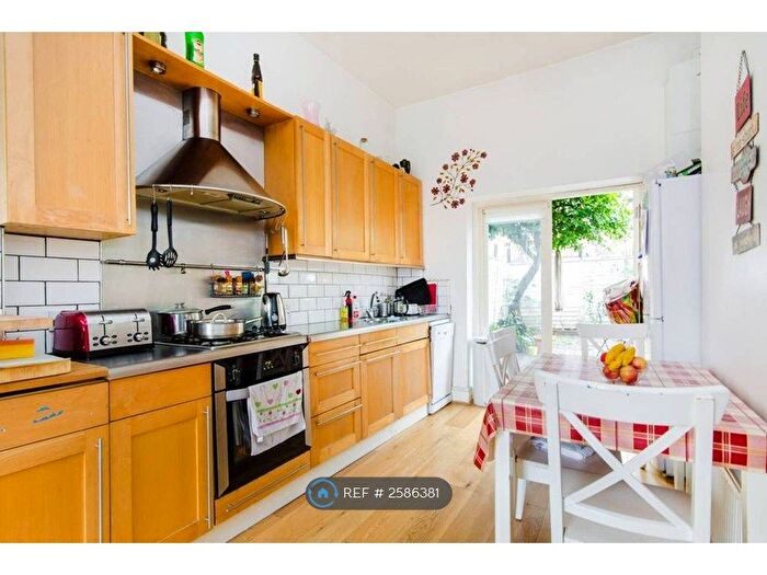 2 Bedroom Flat To Rent In Tollington Way, London, N7