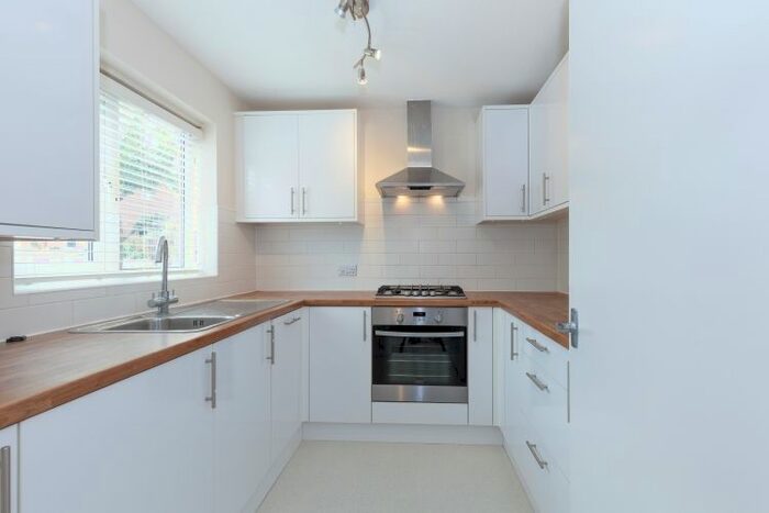 3 Bedroom Semi-Detached House To Rent In Hazelrig Drive, Thame, OX9