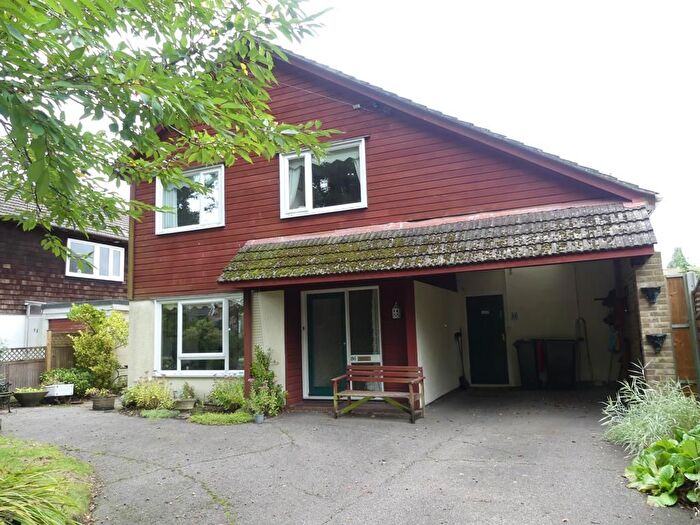 1 Bedroom Flat To Rent In Blackwater Lane, Crawley, RH10