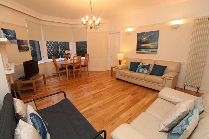 2 Bedroom Flat To Rent In Athole Gardens, Glasgow, G12