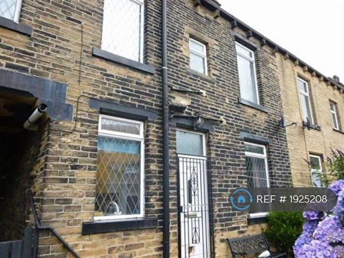 2 Bedroom Terraced House To Rent In New Hey Road, Bradford, BD4