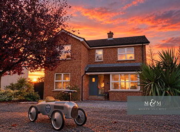 3 Bedroom Detached House With Garages For Sale In Rose Garden Close, Tandragee, BT62