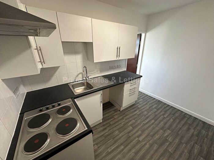 2 Bedroom Flat To Rent In High Street, Lincoln, LN5