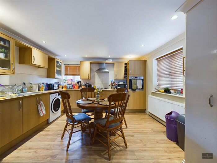3 Bedroom House To Rent In Union Road, Exeter, EX4