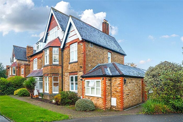 2 Bedroom Flat For Sale In Surbiton, KT6