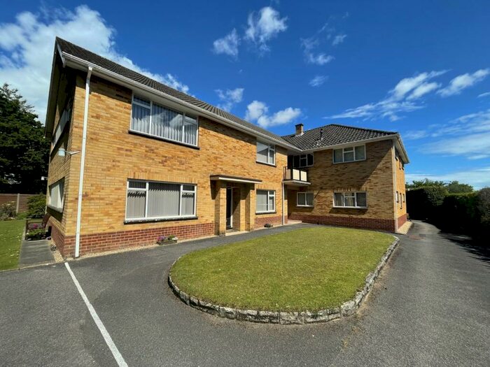 2 Bedroom Flat To Rent In Ferndown, BH22