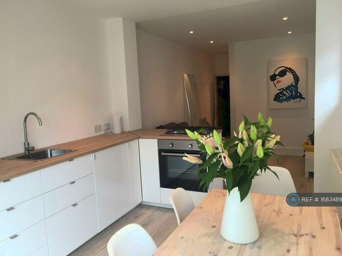 5 Bedroom Terraced House To Rent In York Road, London, E10