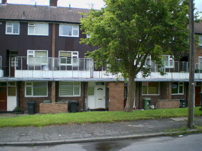 1 Bedroom Flat To Rent In Lincombe Drive, Leeds, West Yorkshire, LS8