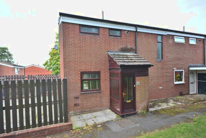 2 Bedroom Town House To Rent In Threshfield Close, Bury, BL9
