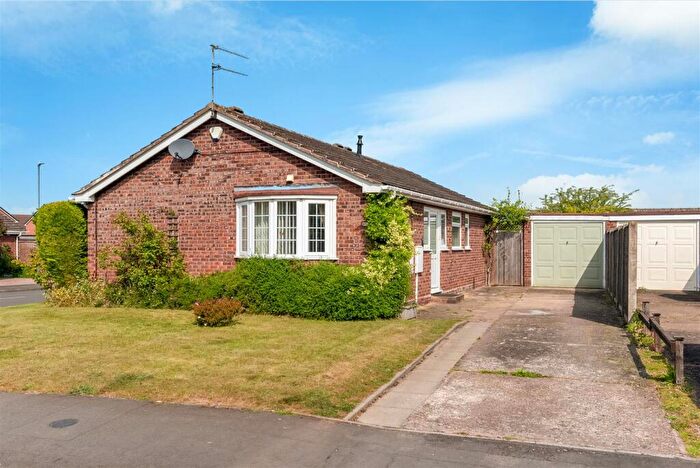 3 Bedroom Detached Bungalow For Sale In Dovehouse Drive, Wellesbourne, CV35