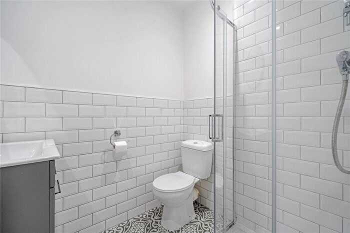 3 Bedroom End Of Terrace House For Sale In Franklyn Road, Walton-On-Thames, KT12