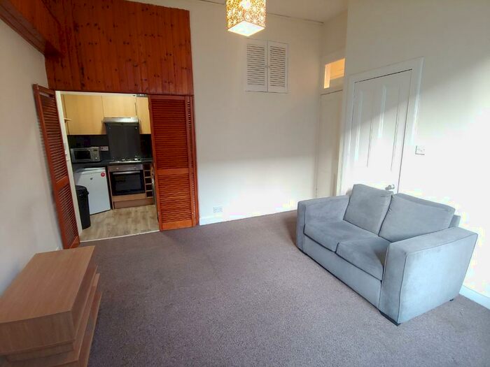 1 Bedroom Flat To Rent In Lochrin Terrace, Tollcross, Edinburgh, EH3