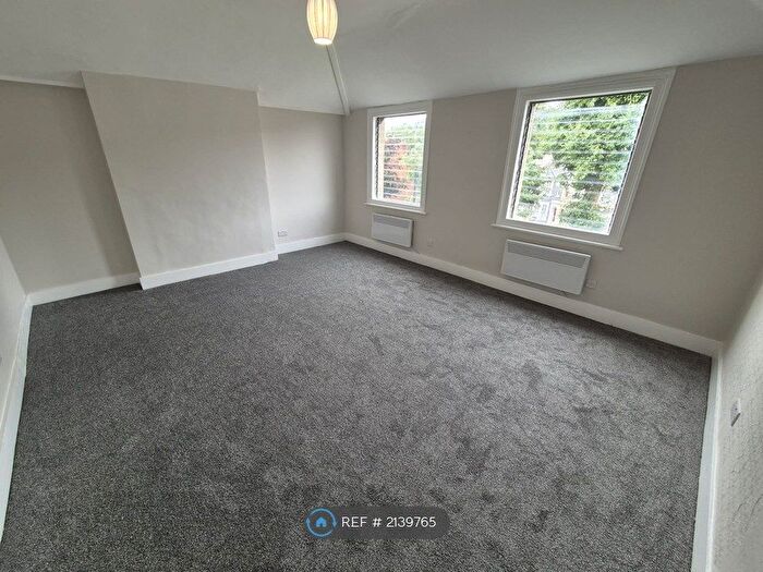 3 Bedroom Maisonette To Rent In Manor Road, London, N16