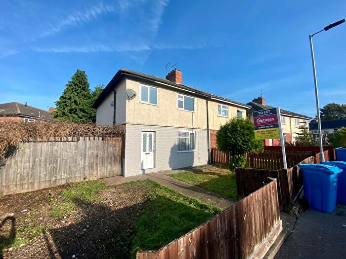 3 Bedroom Semi-Detached House To Rent In The Quadrant, Kingston Upon Hull, HU6