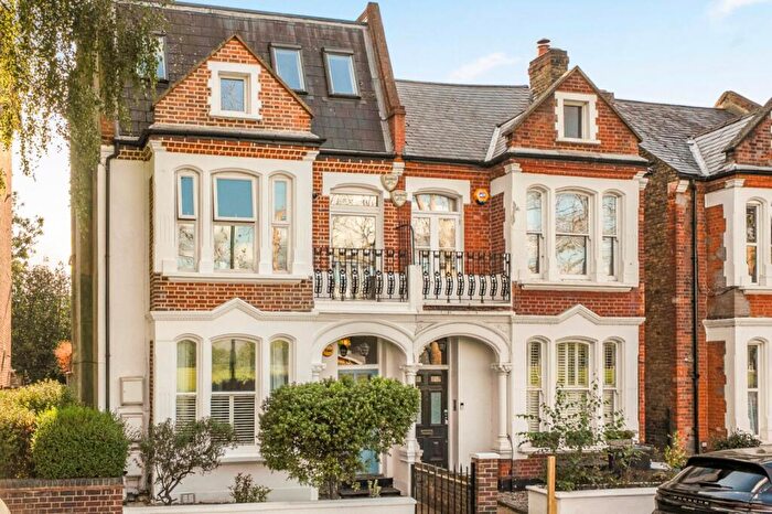 2 Bedroom Flat For Sale In Rocks Lane, Castelnau, SW13