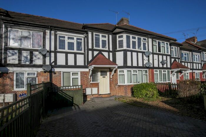 2 Bedroom Maisonette To Rent In Westview Drive, Woodford Green, IG8