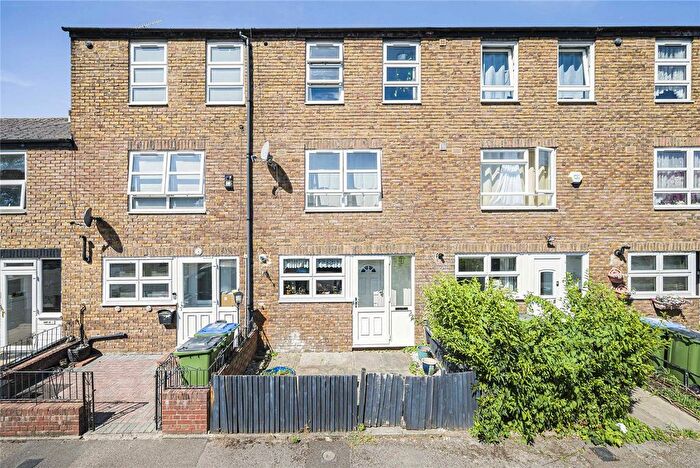 3 Bedroom Terraced House For Sale In Walker Close, Woolwich, SE18