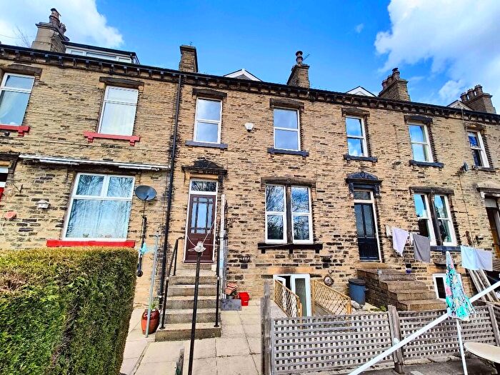 3 Bedroom Terraced House To Rent In Springfield Terrace, Hipperholme, HX3