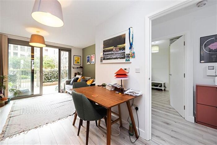 1 Bedroom Flat To Rent In Meadow Court, Newham, E16