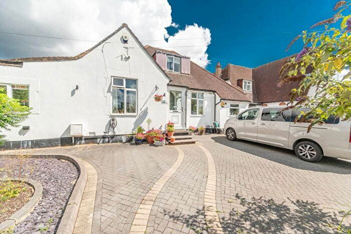 5 Bedroom Bungalow To Rent In Hillside Road, Northwood, HA6