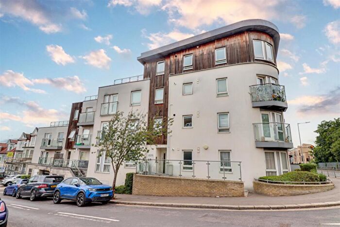 2 Bedroom Apartment For Sale In * Balcony With Sea Views And Parking * Palmerston Road, Westcliff-on-Sea, SS0
