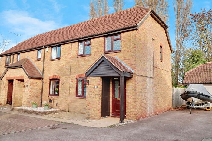 3 Bedroom End Of Terrace House To Rent In Shillingstone, Southend-On-Sea, SS3