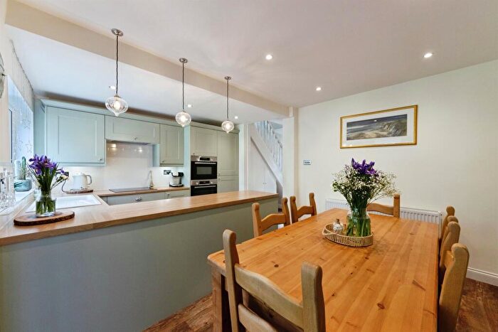 3 Bedroom Semi-Detached House For Sale In Olton Croft, Birmingham, B27