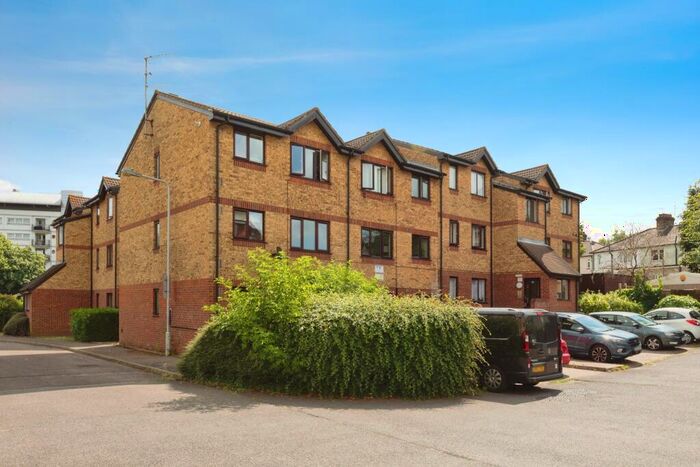 1 Bedroom Flat To Rent In Green Pond Close, Walthamstow, London, E17