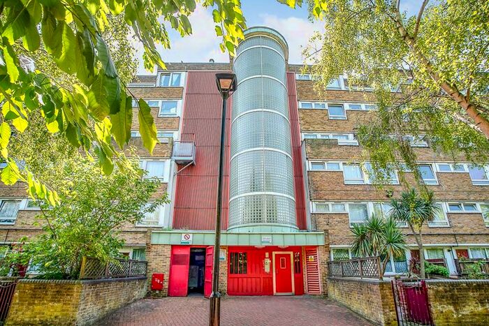 3 Bedroom Flat To Rent In Cam Court, Bibury Close, London, SE15