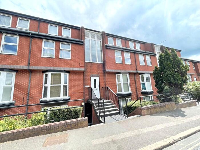 1 Bedroom Apartment For Sale In Grosvenor Road, Aldershot, Hampshire, GU11