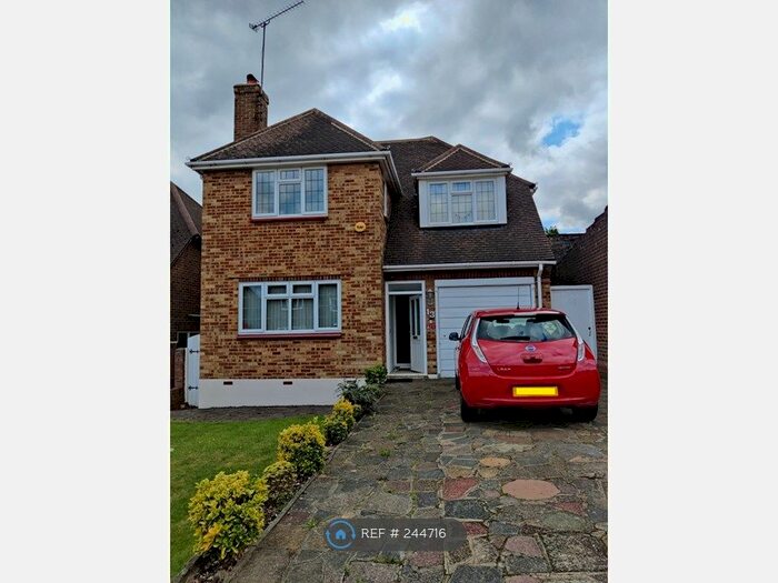 4 Bedroom Detached House To Rent In Winterborne Avenue, Orpington BR6