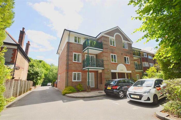 1 Bedroom Flat To Rent In The Crescent, Belmont, Sutton SM2