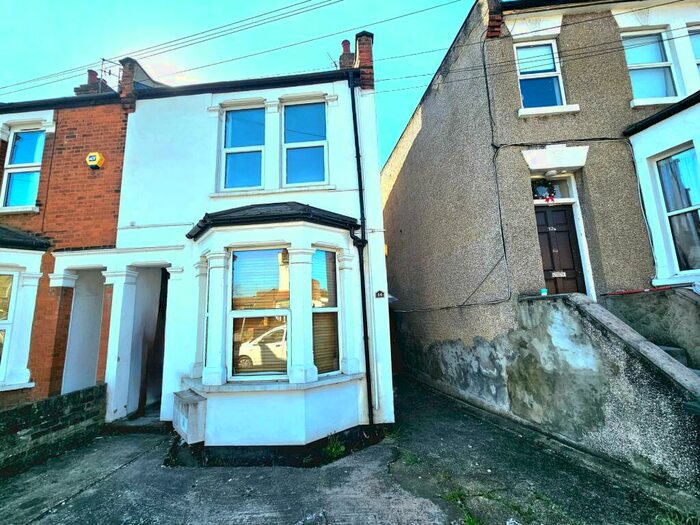 1 Bedroom Maisonette To Rent In Margaret Road, Barnet, EN4