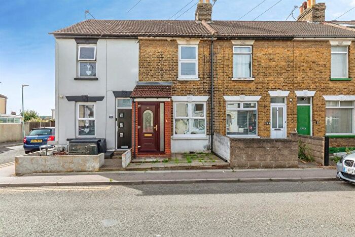 3 Bedroom End Of Terrace House For Sale In Grange Road, Gillingham, ME7