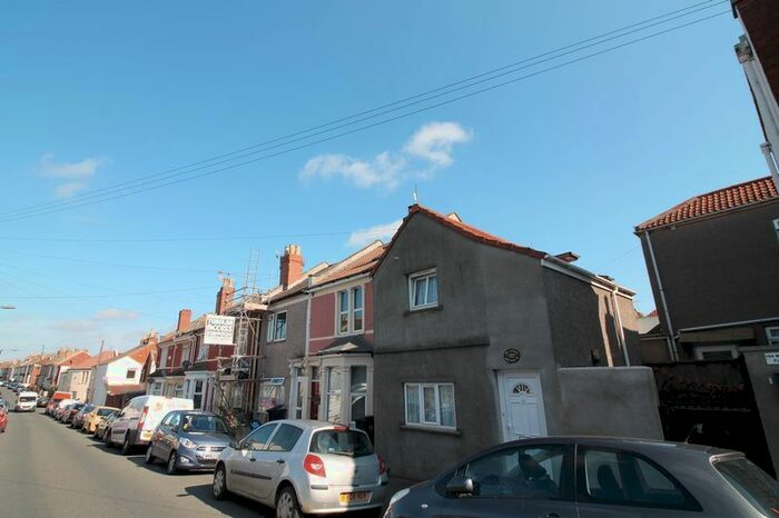 1 Bedroom Semi-Detached House To Rent In West Street, Bedminster, BS3