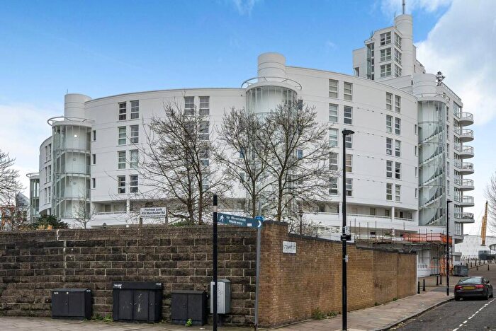 2 Bedroom Flat To Rent In Manchester Road, Canary Wharf, London, E14