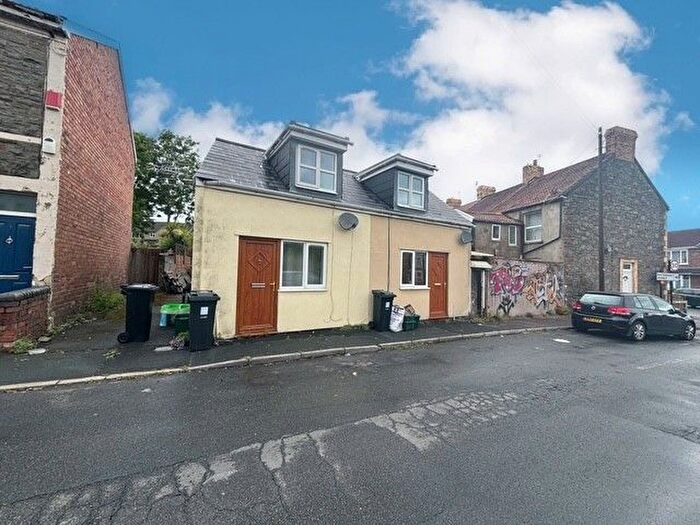 2 Bedroom Property To Rent In Kennington Avenue, Bristol, BS15