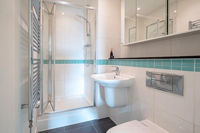 2 Bedroom Flat To Rent In Crowder Street, London, E1