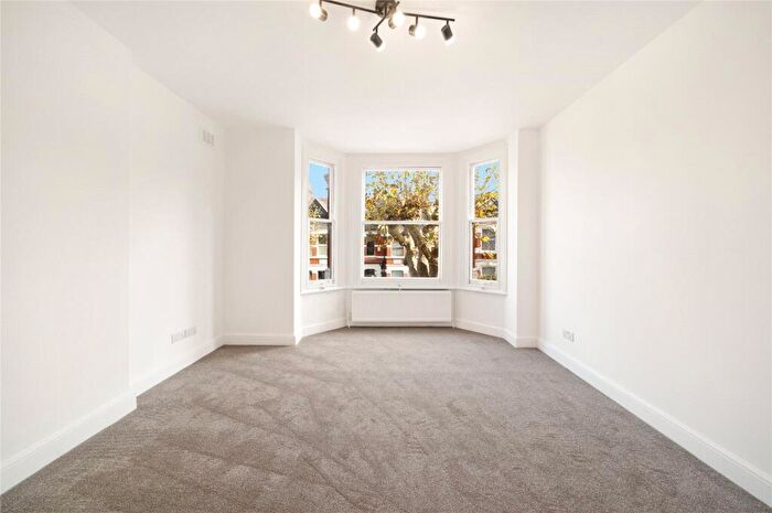 3 Bedroom Flat To Rent In Harlesden Gardens, Harlesden, NW10