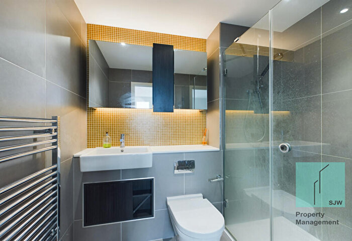 2 Bedroom Apartment To Rent In Sandpiper Building, London, N4
