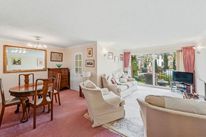 2 Bedroom Apartment For Sale In Overbury Avenue, Beckenham, BR3